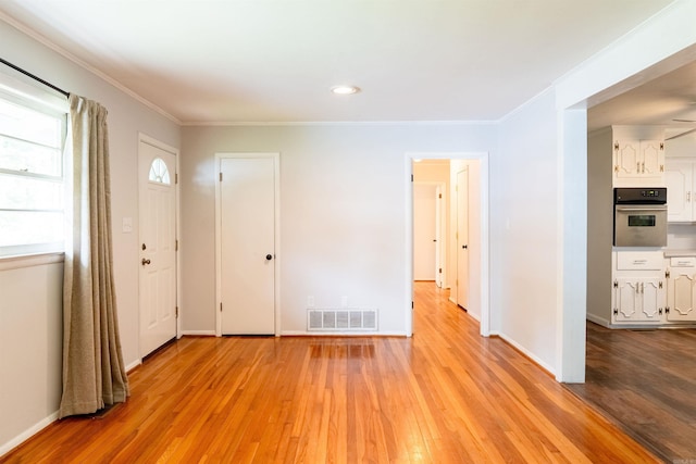 824 Sunnyhill St, Searcy, AR 72143 - unfurnished room featuring light wood finished floors, crown molding, and baseboards