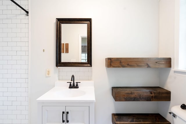 824 Sunnyhill St, Searcy, AR 72143 - full bathroom with tasteful backsplash, toilet, vanity, and a shower