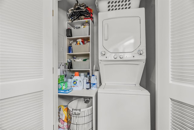 2510 Riverfront # 2, Little Rock, AR 72202 - laundry area with stacked washer / dryer