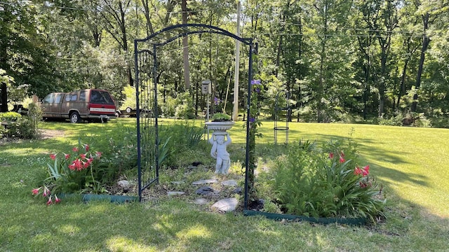 1410 Rock Creek Dr, Benton, AR 72019 - view of green lawn