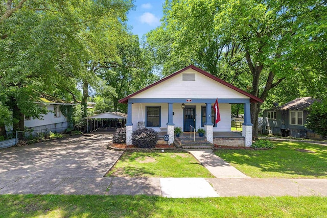 428 W S St, Benton, AR 72015 - bungalow-style home with covered porch, a front lawn, and driveway