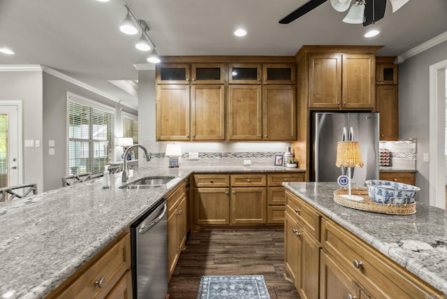 216 Lake Valley Dr, Maumelle, AR 72113 - kitchen featuring stainless steel appliances, a sink, crown molding, a ceiling fan, and brown cabinetry