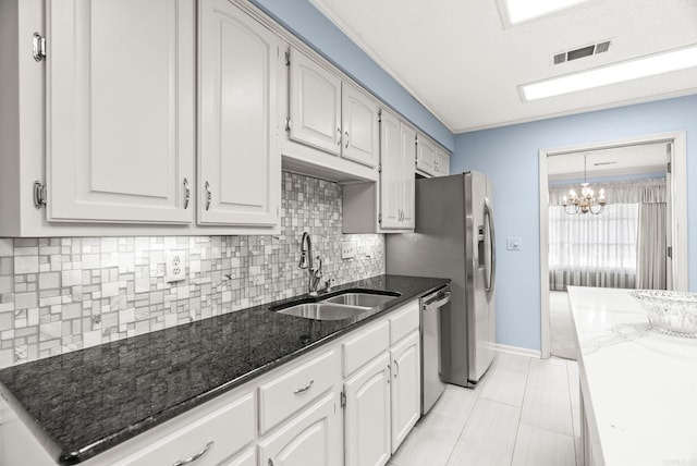9 Leeward Ct, Maumelle, AR 72113 - kitchen featuring a sink, appliances with stainless steel finishes, backsplash, and a chandelier
