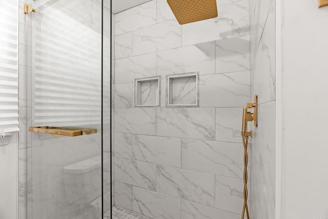 9 Leeward Ct, Maumelle, AR 72113 - full bath with a marble finish shower