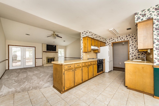 kitchen featuring electric range, a peninsula, a sink, light countertops, and vaulted ceiling