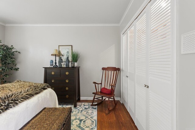 717 Choctaw Cir, Little Rock, AR 72205 - bedroom featuring wood finished floors, crown molding, baseboards, and a closet