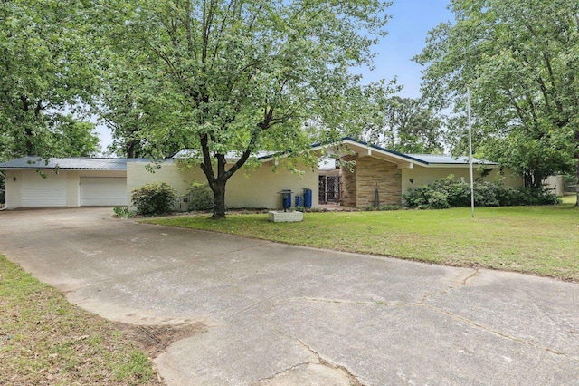 717 Choctaw Cir, Little Rock, AR 72205 - view of front of property featuring driveway, a front yard, and an attached garage