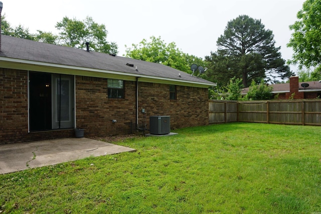 8 Tina Cir, Searcy, AR 72143 - view of yard featuring a patio area and central AC