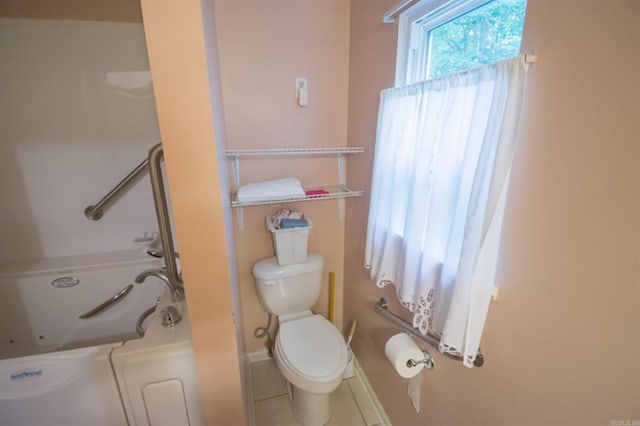 259 Pine Crst, Mountain View, AR 72560 - bathroom with a tub, toilet, tile patterned flooring, and baseboards