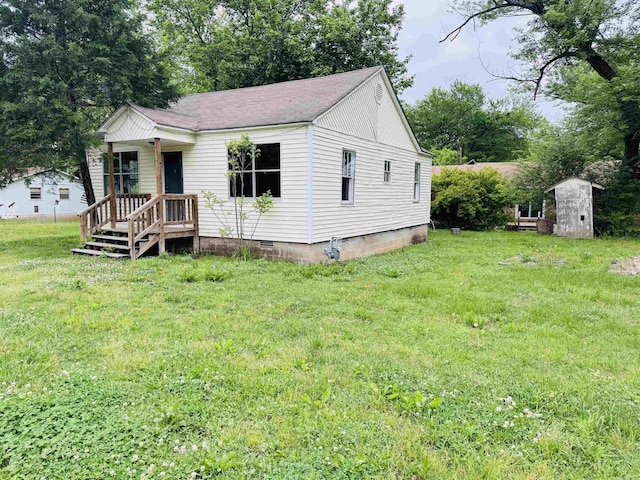 37 Maple St, Melbourne, AR 72556 - view of front of property with crawl space, a front lawn, a shed, and an outbuilding