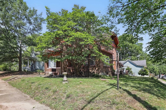 1523 Broadway St, Little Rock, AR 72202 - obstructed view of property featuring a front lawn and brick siding