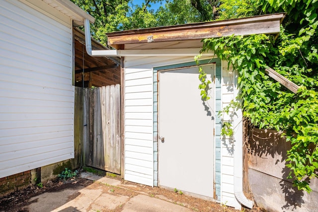 1224 S Fillmore St, Little Rock, AR 72204 - property entrance featuring fence