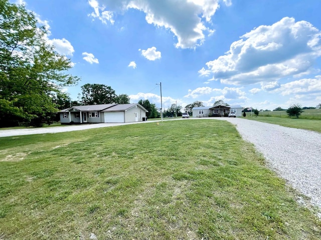 806 Autumnwood Rd, Ash Flat, AR 72513 - view of front facade featuring gravel driveway, a garage, and a front lawn