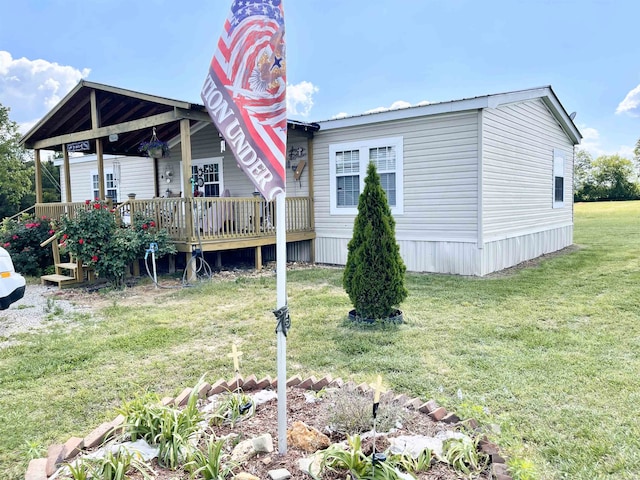 806 Autumnwood Rd, Ash Flat, AR 72513 - view of front facade with a front lawn and a deck