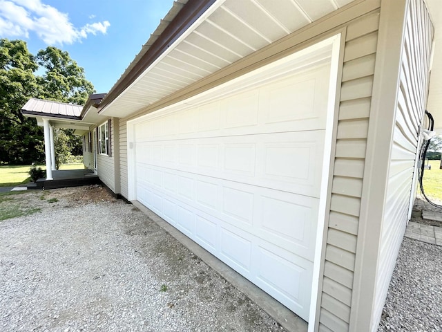 806 Autumnwood Rd, Ash Flat, AR 72513 - garage with driveway