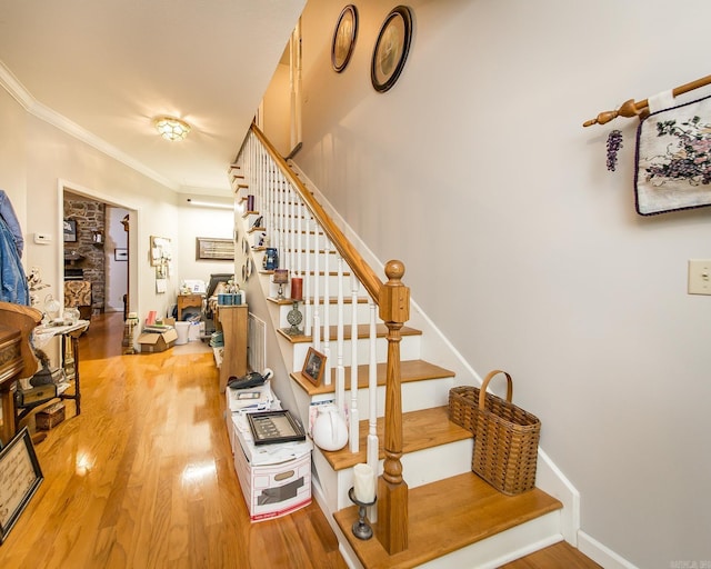 420 Shadow Ln, Clinton, AR 72031 - stairway featuring wood finished floors, crown molding, and baseboards