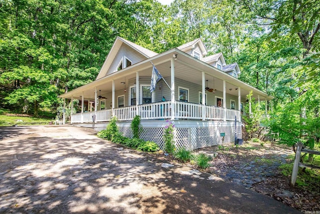 420 Shadow Ln, Clinton, AR 72031 - farmhouse-style home featuring a porch, ceiling fan, and concrete driveway