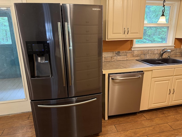 122 Meadow Cliff Cir, Fairfield Bay, AR 72088 - kitchen with stainless steel appliances, a sink, wood-type flooring, and white cabinets