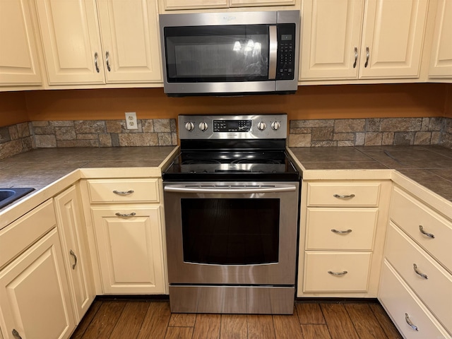122 Meadow Cliff Cir, Fairfield Bay, AR 72088 - kitchen featuring appliances with stainless steel finishes, dark wood-style floors, and white cabinetry