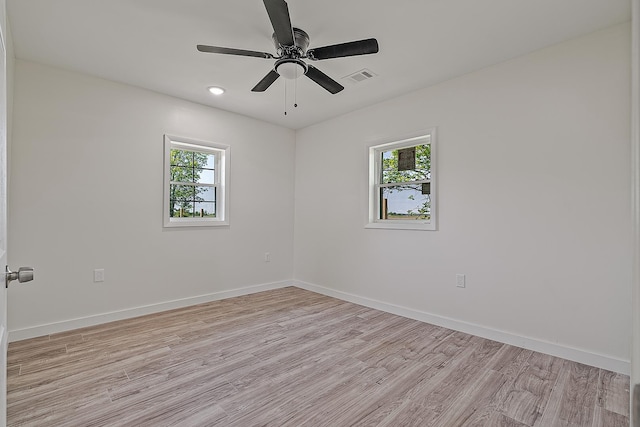 empty room featuring light wood finished floors, baseboards, a ceiling fan, and recessed lighting