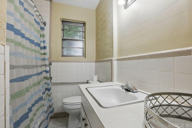 201 E 21st St, Little Rock, AR 72206 - bathroom with tile walls, toilet, curtained shower, vanity, and wainscoting