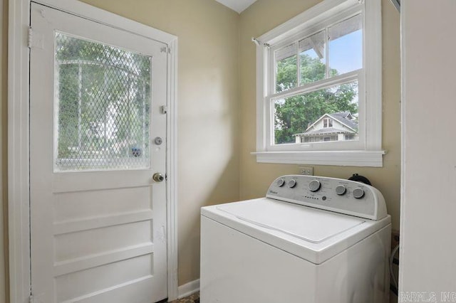 201 E 21st St, Little Rock, AR 72206 - clothes washing area featuring washer / dryer
