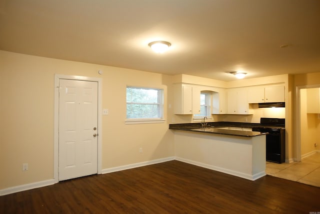 6914 Juniper Rd, Little Rock, AR 72209 - kitchen featuring black range with electric cooktop, a peninsula, a sink, dark countertops, and under cabinet range hood
