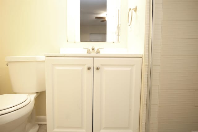 6914 Juniper Rd, Little Rock, AR 72209 - bathroom with toilet, vanity, and tiled shower