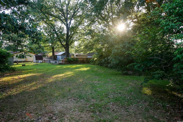6914 Juniper Rd, Little Rock, AR 72209 - view of yard with fence