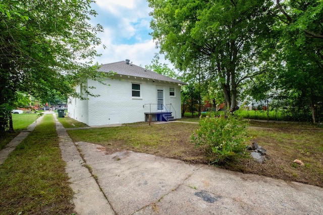 1407 Hanger St, Little Rock, AR 72202 - back of property with brick siding and a yard