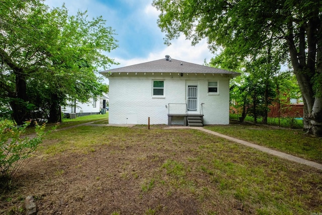 1407 Hanger St, Little Rock, AR 72202 - rear view of property featuring brick siding and a yard