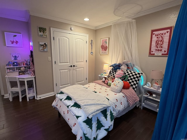 3117 Stonehenge Dr, Searcy, AR 72143 - bedroom with crown molding, dark wood-type flooring, a closet, and recessed lighting