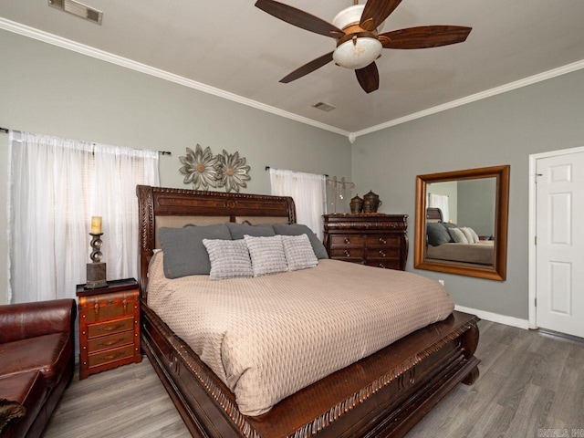 14 Woodridge Dr, Little Rock, AR 72204 - bedroom featuring wood finished floors, crown molding, baseboards, and ceiling fan