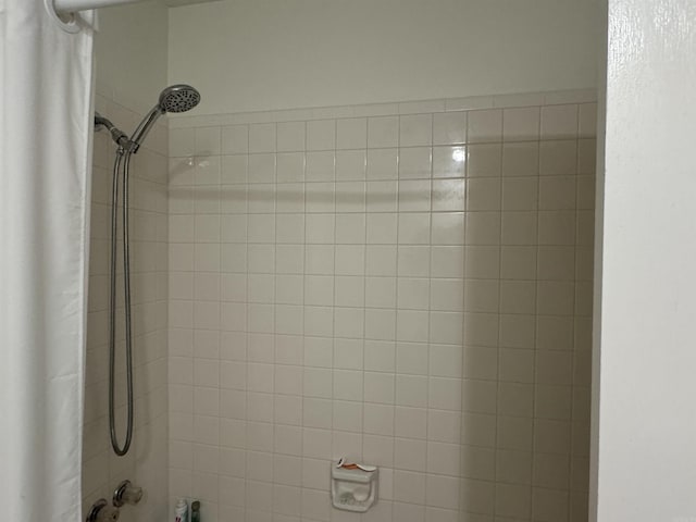 7306 Dakota Dr, North Little Rock, AR 72116 - bathroom view of shower / bath combo