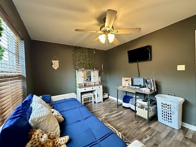 1041 Slatecreek Way, Lonsdale, AR 72087 - living area featuring wood finished floors, a ceiling fan, and baseboards