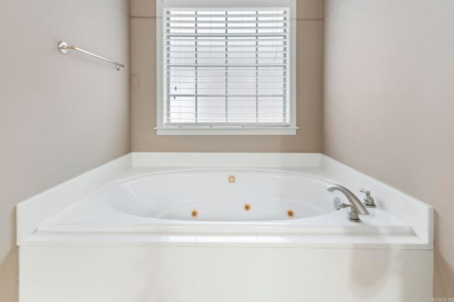 223 Maranes Cir, Maumelle, AR 72113 - full bath featuring a whirlpool tub