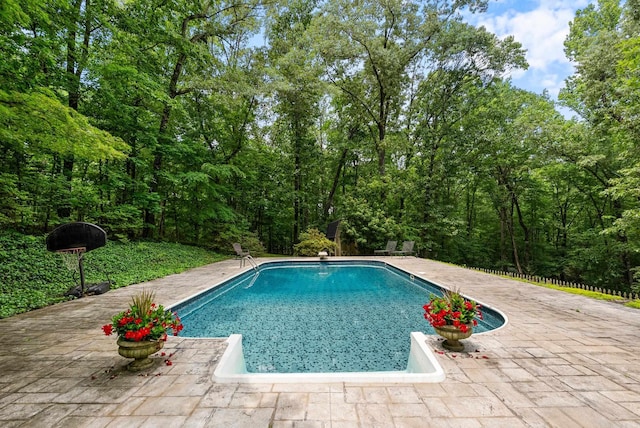 5623 Ridgeway Dr, Benton, AR 72019 - swimming pool featuring a patio area