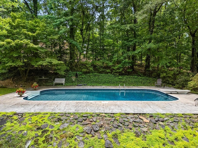 5623 Ridgeway Dr, Benton, AR 72019 - swimming pool featuring a patio and a diving board