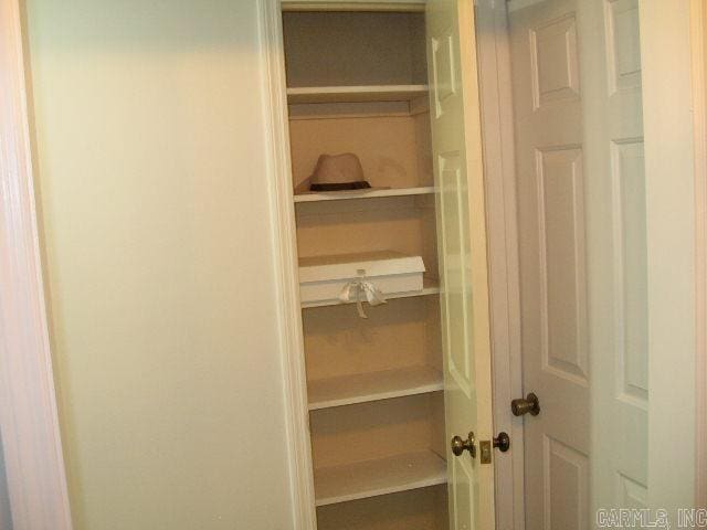 11 Sharondale Ct, Maumelle, AR 72113 - view of closet