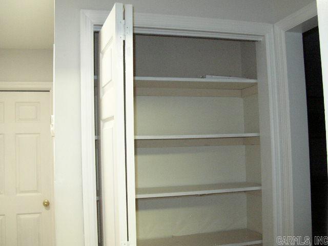 11 Sharondale Ct, Maumelle, AR 72113 - view of closet