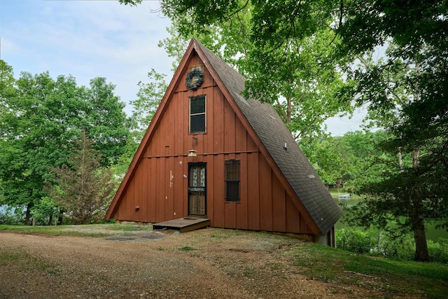 1 Kiwanie Crk, Cherokee Village, AR 72542 - a-frame home featuring a shingled roof and board and batten siding