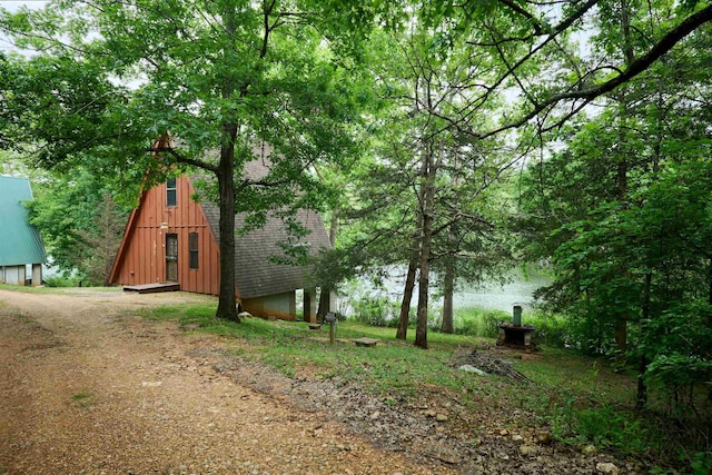 1 Kiwanie Crk, Cherokee Village, AR 72542 - view of yard with a barn