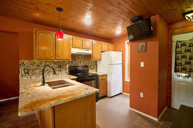 1 Kiwanie Crk, Cherokee Village, AR 72542 - kitchen featuring black electric range oven, a sink, freestanding refrigerator, under cabinet range hood, and a peninsula