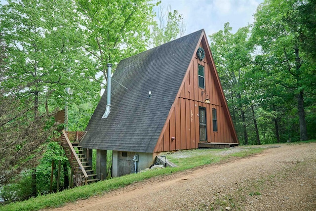 1 Kiwanie Crk, Cherokee Village, AR 72542 - view of front facade featuring a shingled roof and stairway