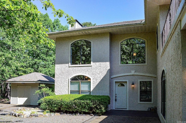 16 Zutano Ln, Hot Springs Village, AR 71909 - view of front of property with stucco siding and a chimney