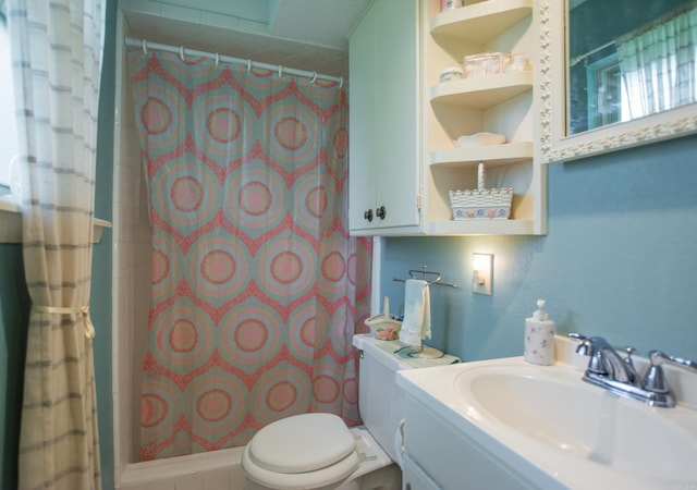 11583 Southridge Dr, Little Rock, AR 72212 - bathroom with tiled shower, toilet, and vanity