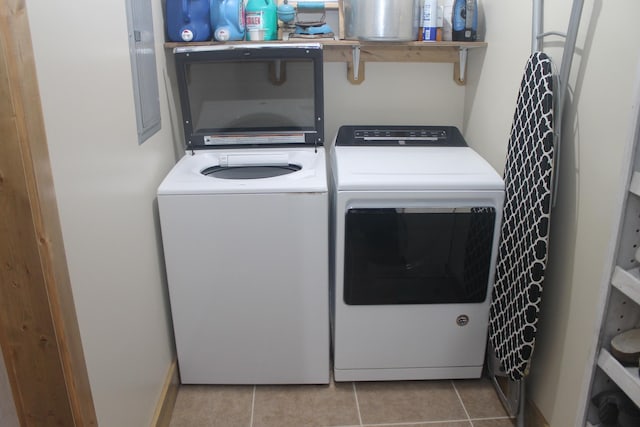 laundry room featuring independent washer and dryer and tile patterned flooring