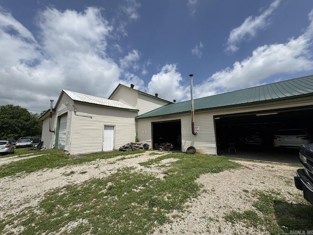 699 Ash Flat Dr, Ash Flat, AR 72513 - view of side of property featuring an outdoor structure, an attached garage, and driveway