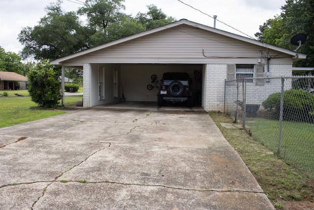 100 Elizabeth St, Prescott, AR 71857 - garage with driveway