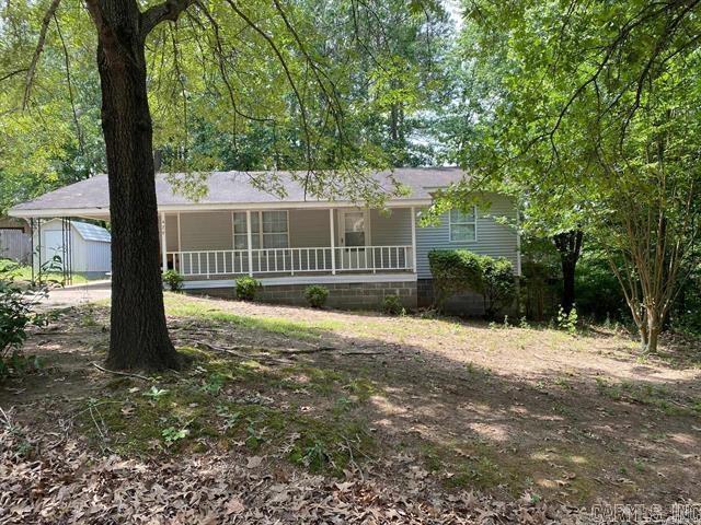 429 E Moore St, Heber Springs, AR 72543 - view of front of home with covered porch and a carport